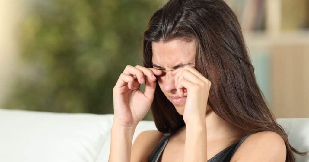 אתם סובלים מיובש בעין למדו מה עושים במצב כזה